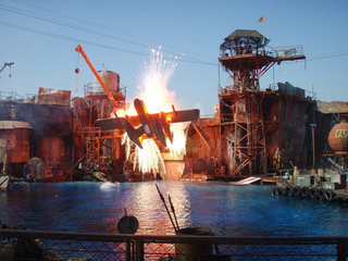 Illustration for article titled They're still doing a Waterworld show at Universal Studios - and it actually looks amazing!